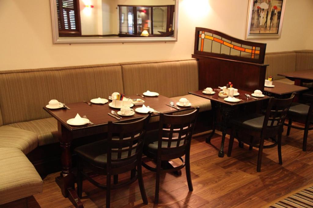 Dalton Inn Hotel Claremorris Bagian luar foto