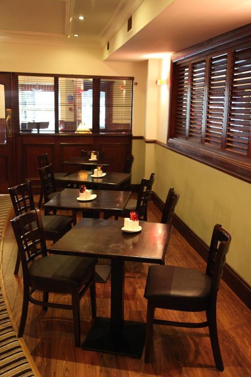 Dalton Inn Hotel Claremorris Bagian luar foto