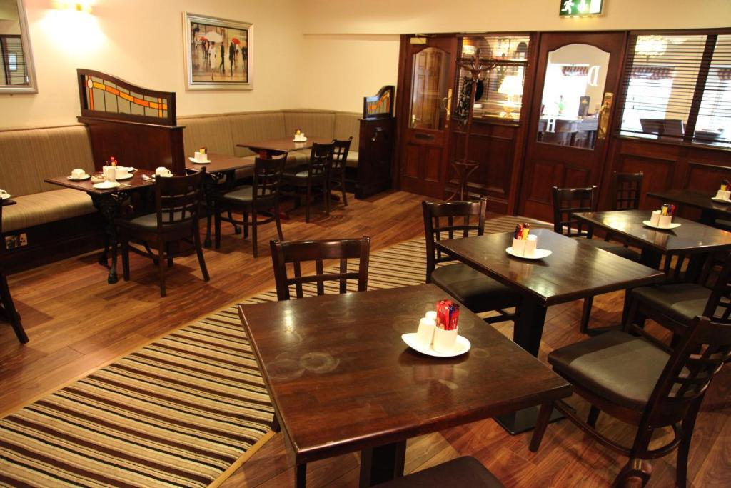 Dalton Inn Hotel Claremorris Bagian luar foto